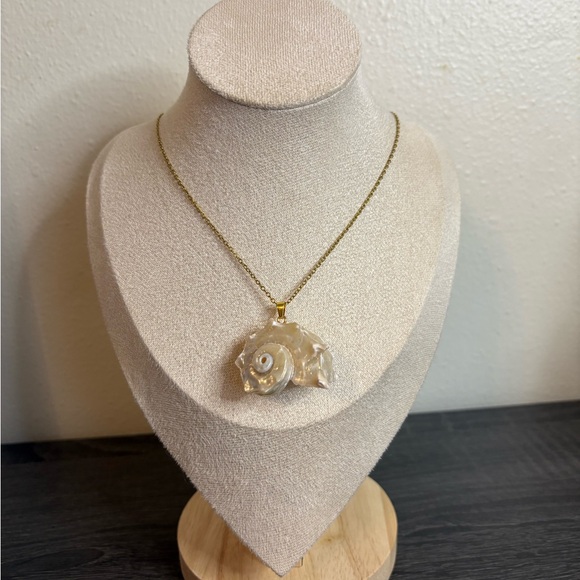 Handmade Gold Conch Shell Necklace - Picture 2 of 6